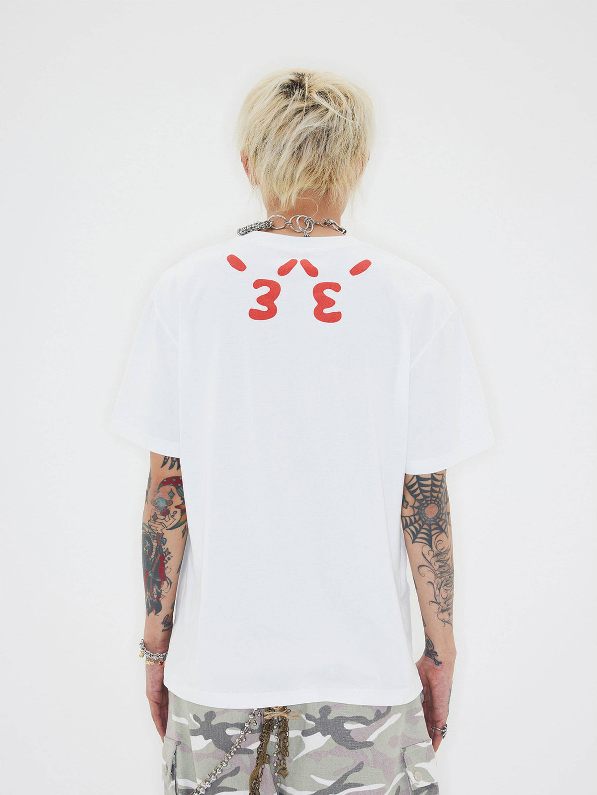 CHAI REBELS "2510775" Graphic Tee